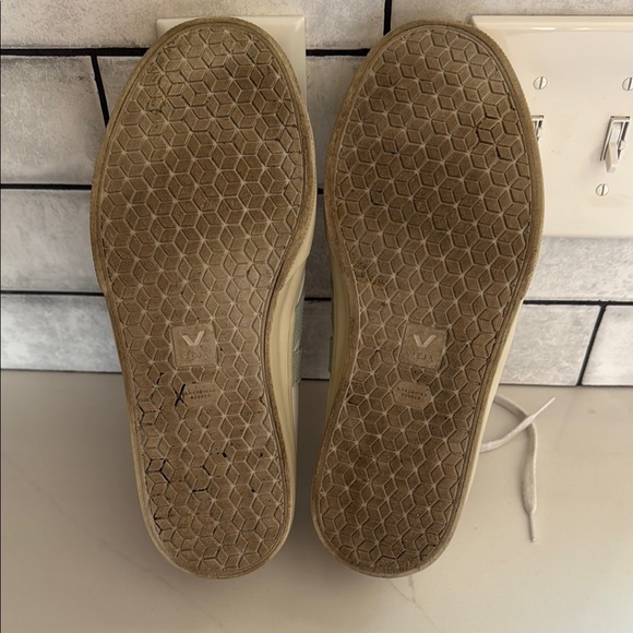 Veja Women's White Sneakers size 10 - Picture 11 of 11